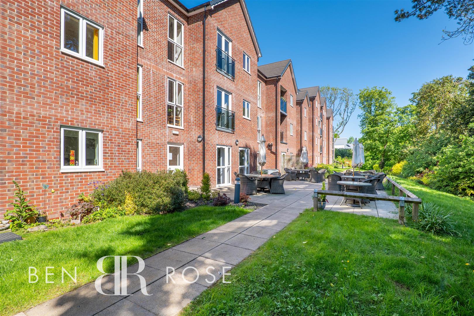 2 bed property in Preston Road, Chorley